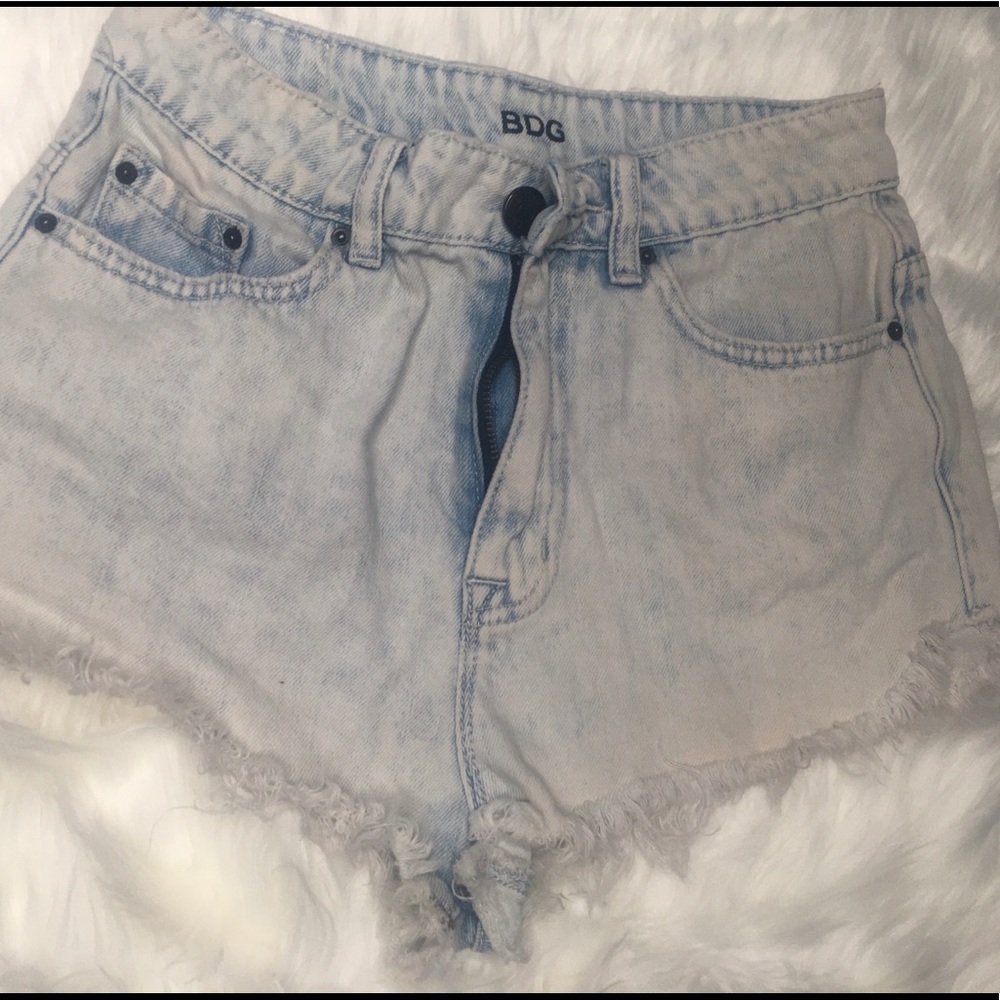 LIGHT BLUE WASH, FRINGE SHORTS